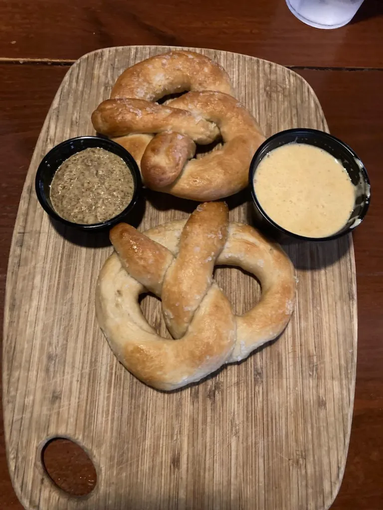 /pretzel-review/internal/immutable/assets/1719697913116-twains-brewpub--billiards-0.Btbmb_cV.webp