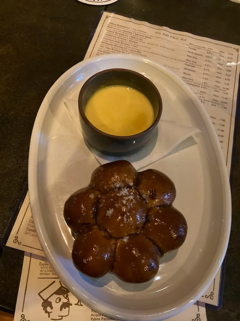 /pretzel-review/internal/immutable/assets/1723938214780-the-porter-beer-bar-0.CHNNB4SB.webp